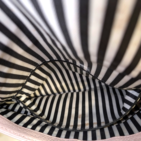 Kate Spade Cream Crossbody Bag with Minimalist Design - Picture 14 of 16